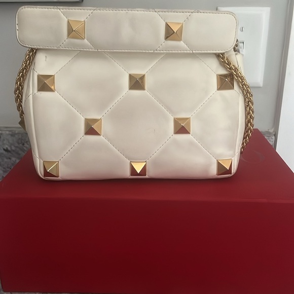 Valentino Garavani Ivory Roman Stud Flap Bag Quilted leather - Picture 3 of 5